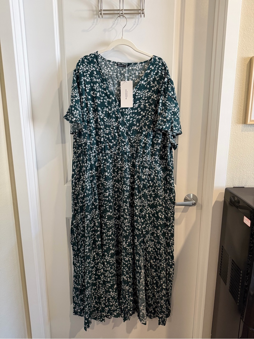 BloomChic Green Floral Maxi Dress with Ruffle Sleeves Size 26 NWT